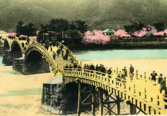 An Ordeal - Traditional Japanese Architecture with Seasonal Transitions at Kintai Bridge