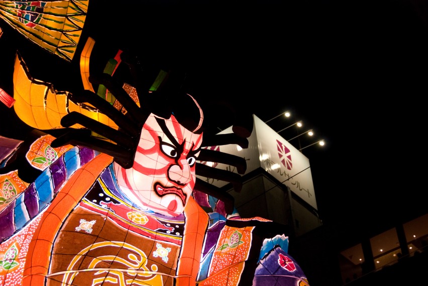 立佞武多祭:巨型的高大彩车