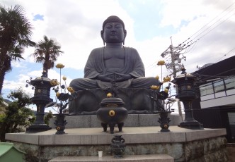 Shopping in the Spiritual and Traditional Ishikiri