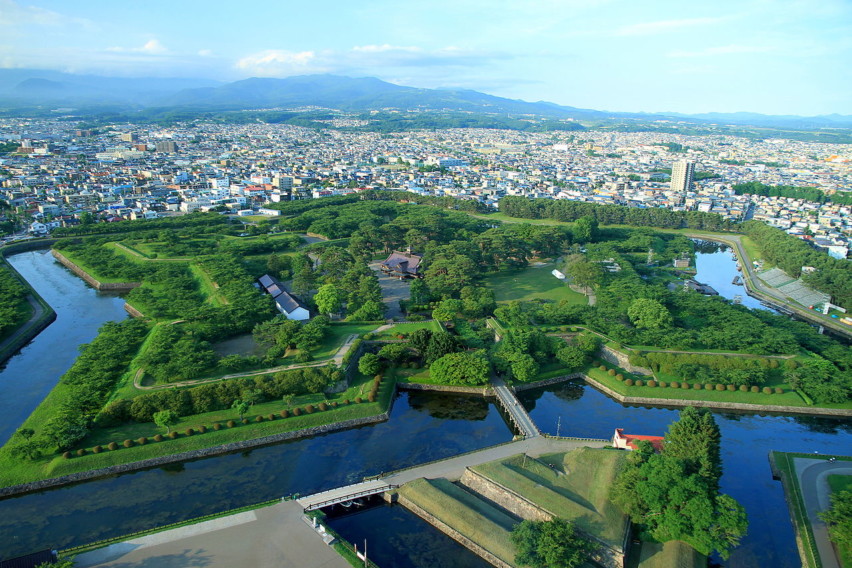 1280px-Hakodate_Goryokaku_Panorama_1