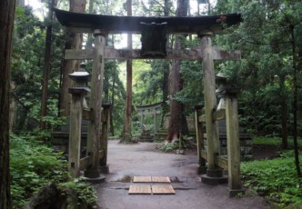 Towada Shrine: A Holy Site Deep in the Forest by the Lake