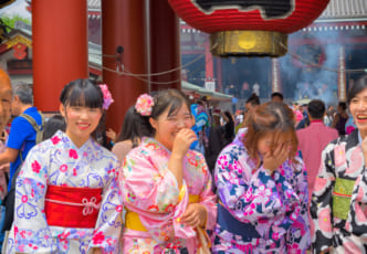 Kimono Wearing in Asakusa: An Essential Japan Experience!